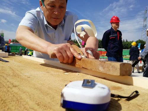 城陽(yáng)區(qū)舉辦建筑業(yè)職業(yè)技能大賽 比學(xué)趕幫超展工匠精神(圖1)